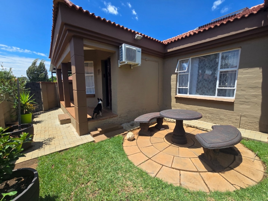 4 Bedroom Property for Sale in Heuwelsig Free State
